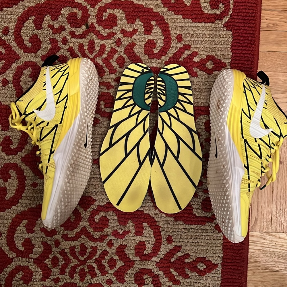 Men’s Nike University of Oregon yellow ‘Win the Day’ shoes Men's 9.5 - Picture 2 of 12